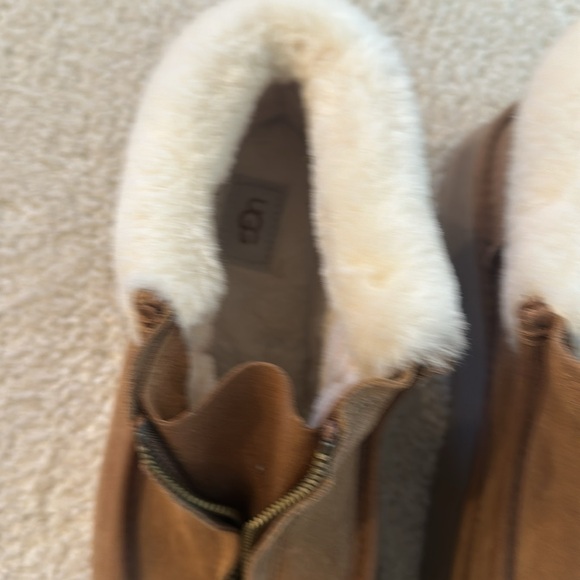 Ugg - Picture 10 of 10